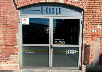 Eingangstürbeschriftung d-design