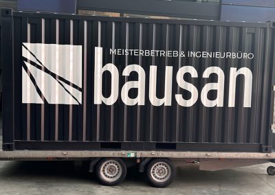 Container-Beschriftung der Firma bausan