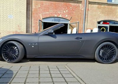 Maserati schwarz matt mit Vollfolierung
