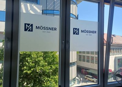 Glasdekor Milchglas mit Logo von Mössner